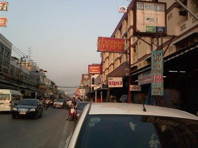 แถวร้าน.jpg